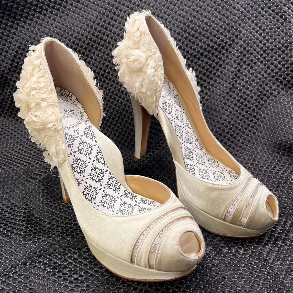 Hey Lady Buttercream Shoes - Luck be a lady Sz 6.5